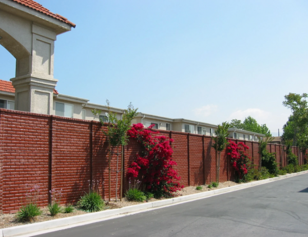 Pagar Batu Bata Bergaya Klasik